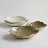 Yeknu  Japanese Creative Ceramic Plum Blossom Tripodia Tableware, Home Kitchen Restaurant Supplies, Steak Salad Fruit Dinner Plate, 1Pc