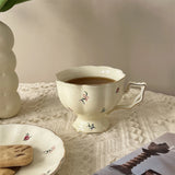 Yeknu 1Set Floral Ceramic Cup and Saucer Tea Set Accessible Luxury Coffee Cup and Saucer Afternoon Tea Cup, Suitable for Home Decoration, Party Party, Breakfast Milk Bread, Afternoon Tea Coffee Cake, Gift Giving