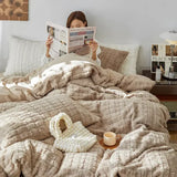 Yeknu High-end Autumn Winter Queen Bedding Set Soft Warm Artificial Rabbit Velvet Bed Set Cozy King Size Duvet Cover Set with Sheets