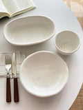 Yeknu  Anmuli Nordic mat Handmade Irregular Pure White Cerc Oval Deep Di Plate Dining Plate Deep Di Porcelain Plate