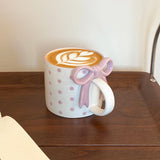 Yeknu 1Pc Bow Handle Heart Ceramic Mug, Creative Bow Handle Design Checkerboard Pattern Mug Coffee Cup, Suitable for Home Decoration, Daily Drinking Water, Breakfast Milk, Afternoon Tea Coffee, Coffee Shop Latte Flower Cup, E