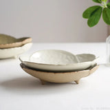Yeknu  Japanese Creative Ceramic Plum Blossom Tripodia Tableware, Home Kitchen Restaurant Supplies, Steak Salad Fruit Dinner Plate, 1Pc