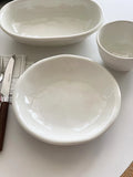 Yeknu  Anmuli Nordic mat Handmade Irregular Pure White Cerc Oval Deep Di Plate Dining Plate Deep Di Porcelain Plate