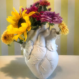 Yeknu Heart Shape Flower Vase Resin Vase Dried Flower Container Vases Pots Body Sculpture Desktop Flower Pot Home Decoration Ornaments
